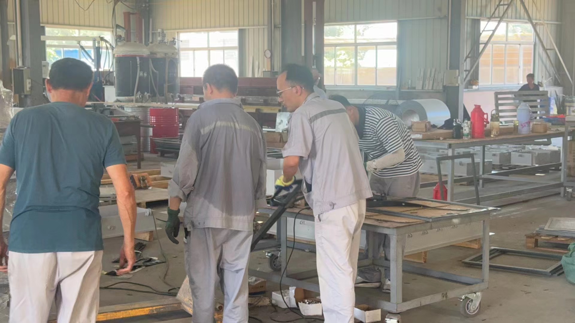 戰(zhàn)高溫，斗酷暑，為了生存，永勝人一直在努力